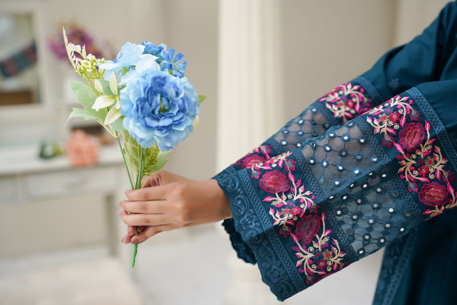 Best Selling - 3 PC Embroidered Suit